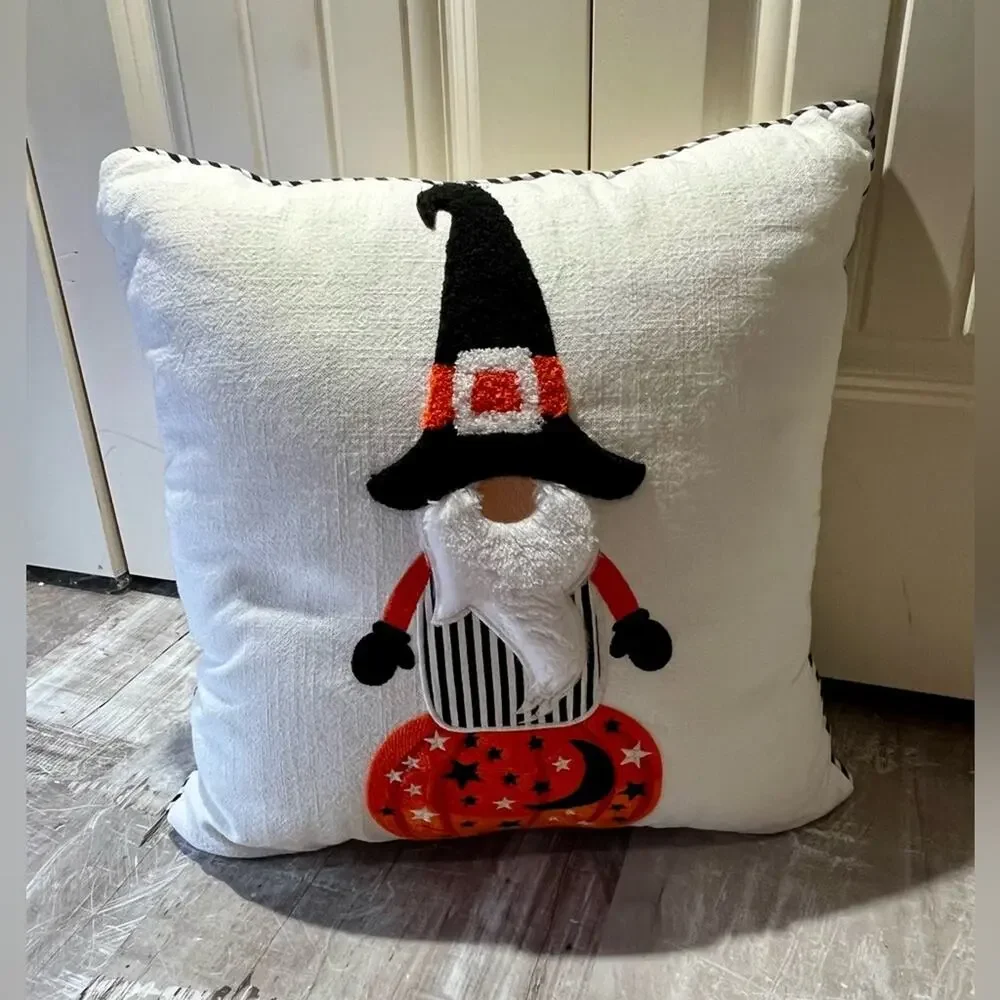 NWOT Halloween gnome accent pillow